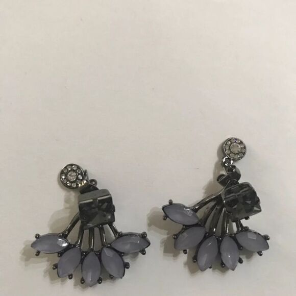 Lilac ear jacket earrings - Picture 3 of 3